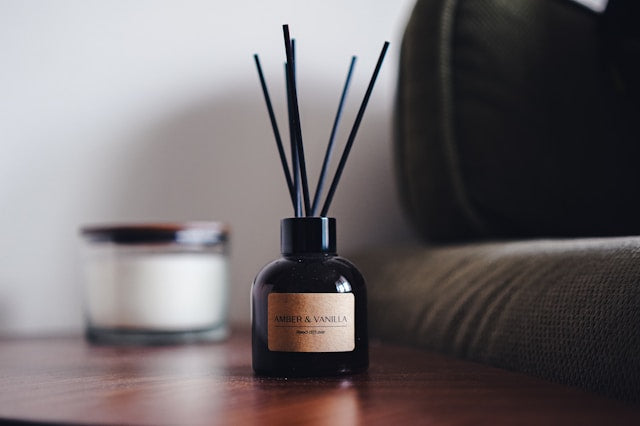 Reed Diffuser Buying Guide: How to Choose Scent, Bottle Size, Sticks, and Room Placement