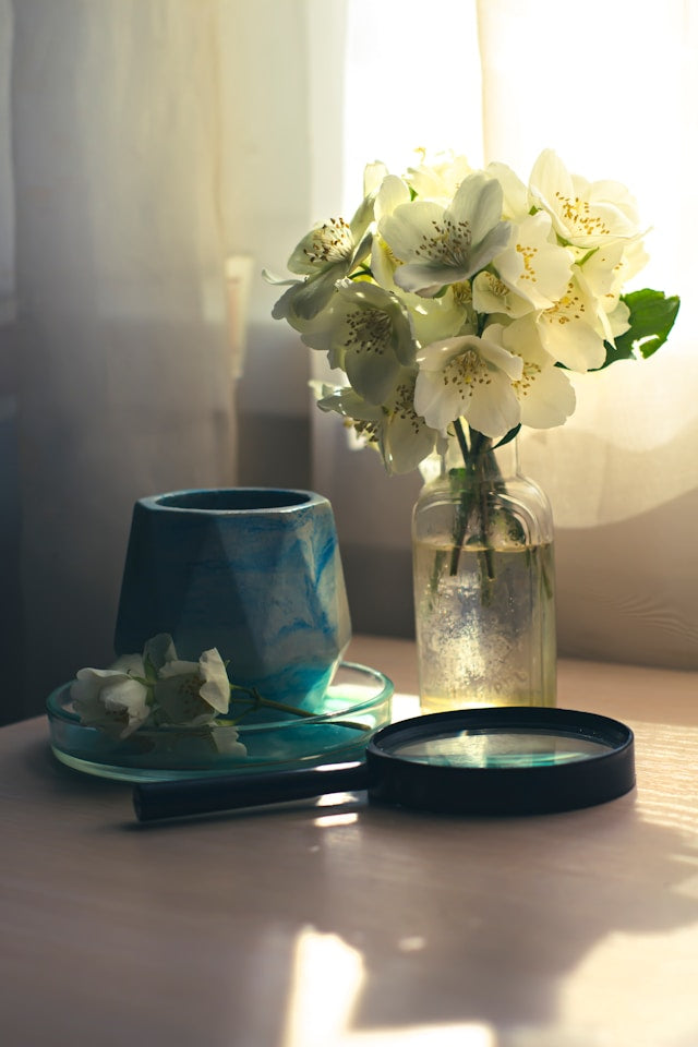 Home Fragrance Guide: Comparing Reed Diffusers, Room Sprays, Candles, and Plug-In Products