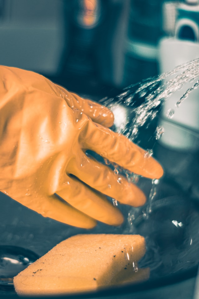 Vinyl vs Nitrile Disposable Gloves: How to Choose for Food Prep, Cleaning, and Everyday Household Use