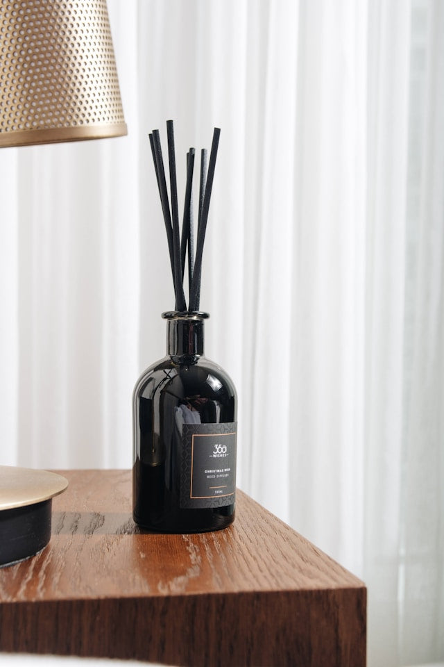 Room Spray Buying Guide: How to Choose Scent, Pack Size, and Spray Placement