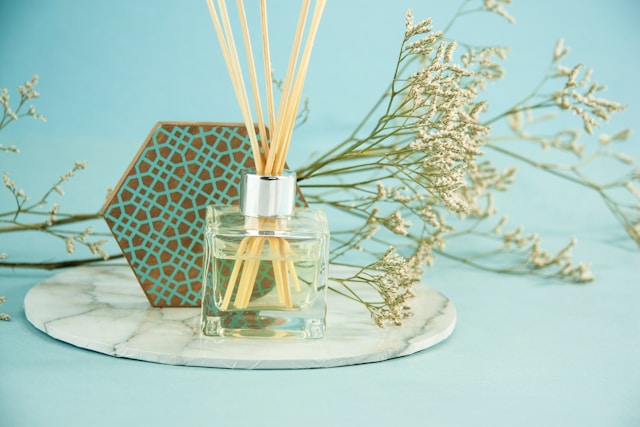 Floral Room Spray Guide: Jasmine, Honeysuckle, and Lilac-Inspired Fragrance