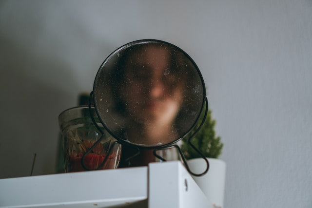 How to Clean Mirrors Without Cloudy Marks