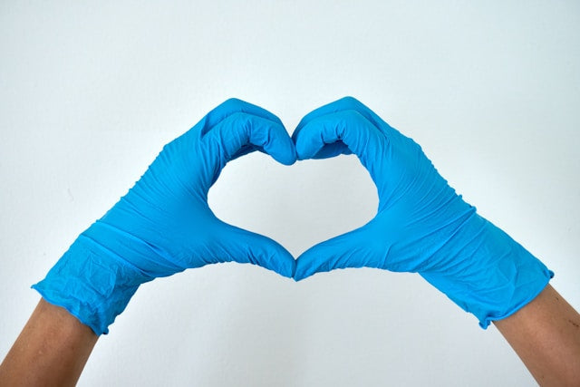 5 Mil vs 6 Mil Disposable Gloves: What Glove Thickness Means for Household Cleaning