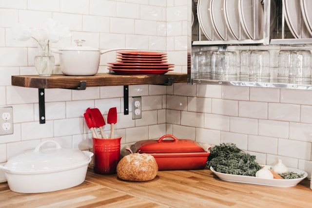 How to Clean Kitchen Cabinet Shelves