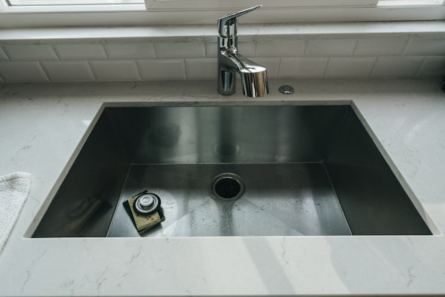 How to Clean Kitchen Sinks and Around the Faucet