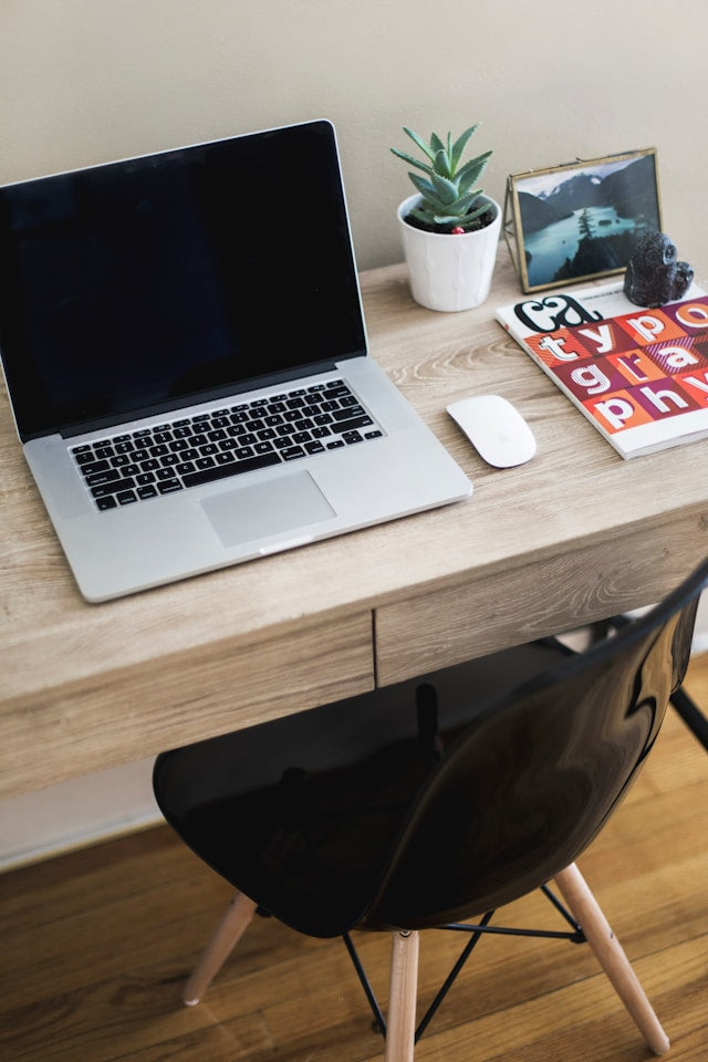 How to Clean a Home Office Desk