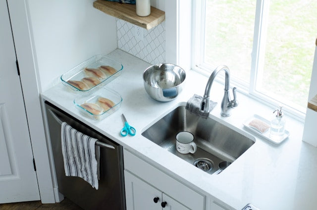 How to Choose the Right Cleaning Brush for Kitchen Surfaces