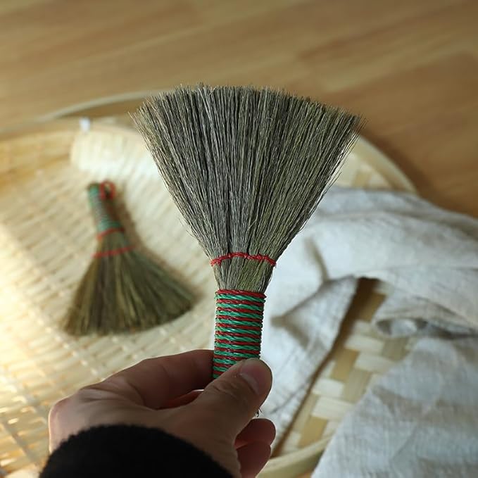 Mini Straw Broom, Desktop Cleaning Broom, Portable, Used for Cleaning Kitchens, Offices, Homes, Computers, and car