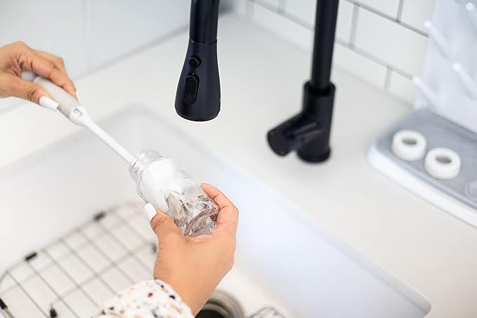 Ubbi Deluxe Baby Bottle Cleaning Set Includes a Nipple Brush with Suction Cup, Gray