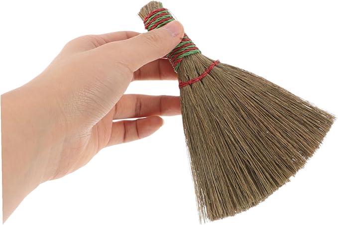 Healifty Natural Miscanthus Mini Broom with Handle Dense Bristles for Dust and Debris Removal Lightweight Portable Household Sweeper for Carpets Beds Floors and Furniture Cleaning