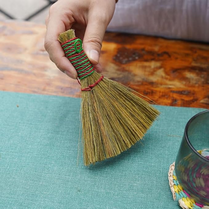 Mini Straw Broom, Desktop Cleaning Broom, Portable, Used for Cleaning Kitchens, Offices, Homes, Computers, and car