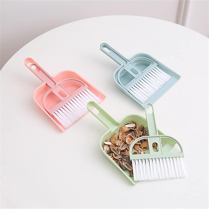 Mini Desktop Dustpan Set Car Sweep Bed Hair Garbage Shovel Small Sweeping Keyboard Brush Fruit Brush (B, One Size)