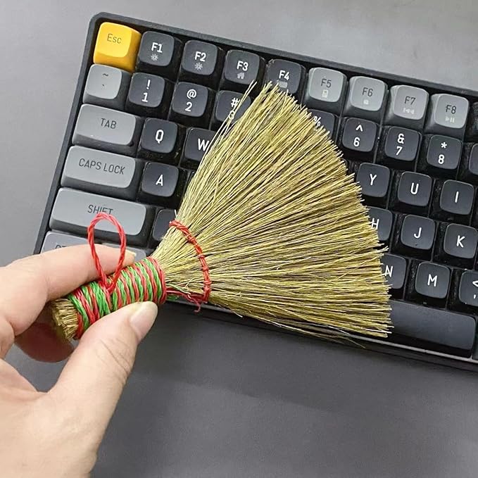 Mini Straw Broom, Desktop Cleaning Broom, Portable, Used for Cleaning Kitchens, Offices, Homes, Computers, and car