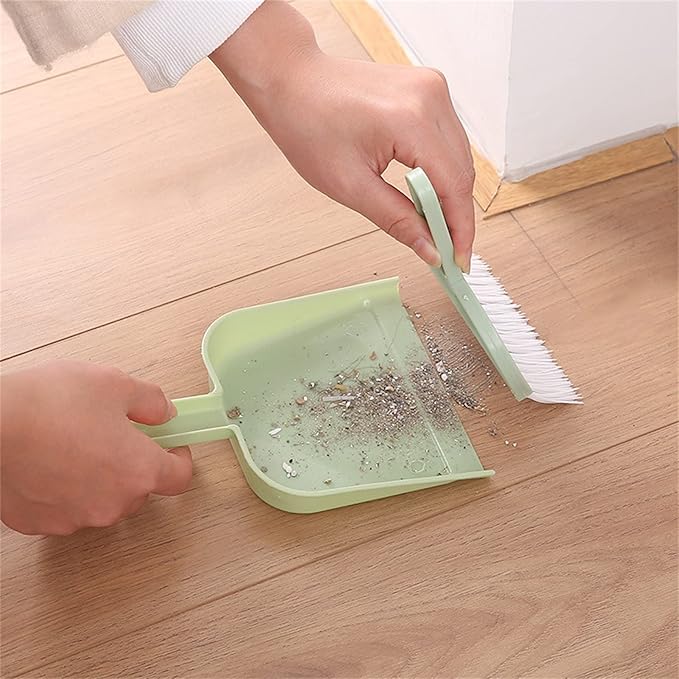 Mini Desktop Dustpan Set Car Sweep Bed Hair Garbage Shovel Small Sweeping Keyboard Brush Fruit Brush (B, One Size)