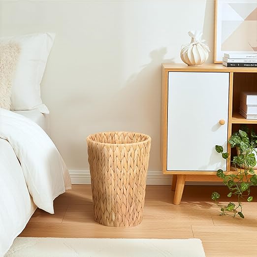 2 Pack Wicker Trash Can, Small Bathroom Trash Can, 2 Gallon Woven Natural Water Hyacinth Waste Basket for Bedroom, Boho Garbage Can for Decor Home Kitchen Living Room Office (Round)