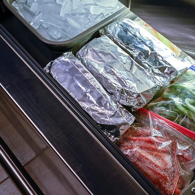 Amazon Basics Heavy Duty Non-Stick Aluminum Foil for Cooking, Grilling and Food Storage, Food Safe, 95 Sq Ft