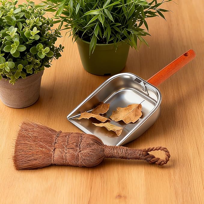 Mini Dustpan and Brush Set, Palm Fiber Handheld Small Broom and Metal Dustpan Combination (Small Broom and Dustpan)