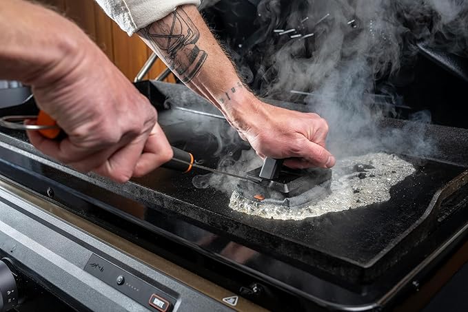 Traeger Grills BBQ Steam N' Clean Grill Brush – Bristle-Free Steam Cleaning Grill Brush for Hot Grates, Safe for Porcelain Grates & Flat Top Griddles, Dishwasher-Safe Replaceable Head