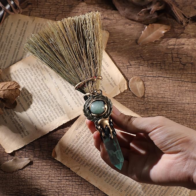 Witch Broom Green Crystal - Witch Wiccan Altar Broom Witchcraft Witches Pagan Altar Decor Natural Reiki Energy Wand Stone Ritual Magic Ceremonial for Meditation Therapy Halloween Decorations