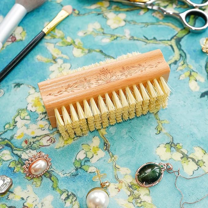 Wooden Fingernail Brush & Nail Scrubber to Clean Under Nails, Hand and Toenail Care Brush (Flower)