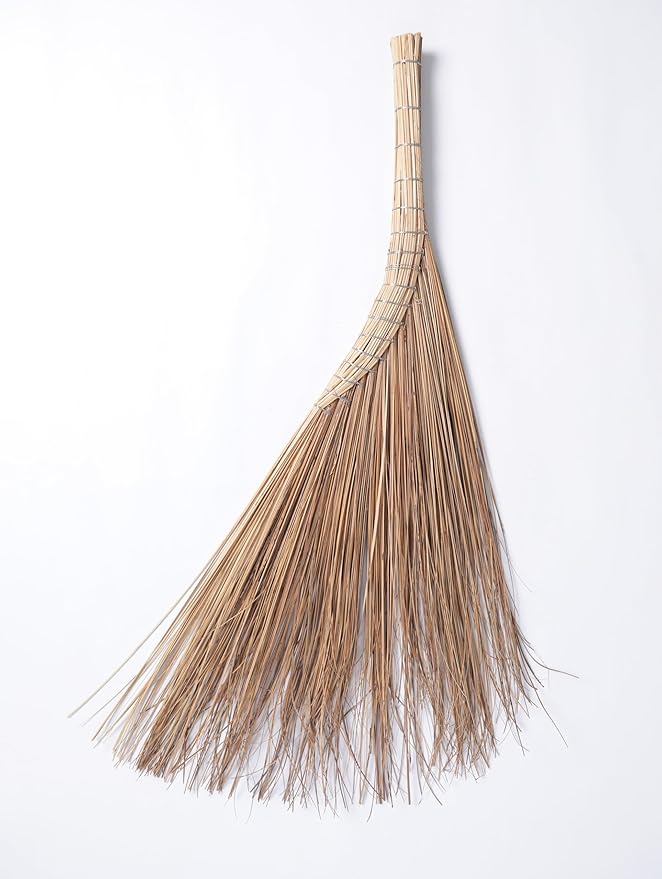 Vietnamese Natural Straw Broom/Handmade Coconut Leaf Broom for Outdoor, Patio, Driveway, Garden (45" Length)