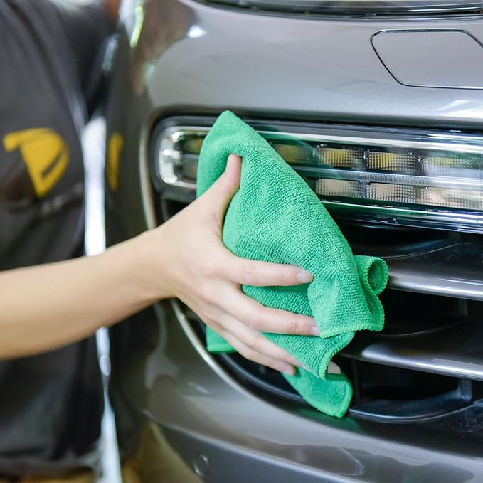CARCAREZ Premium Microfiber Detailing Towels, 340 GSM Lint Free Car Buffing Waxing Polishing Drying Towel, Pack of 6 (Green)