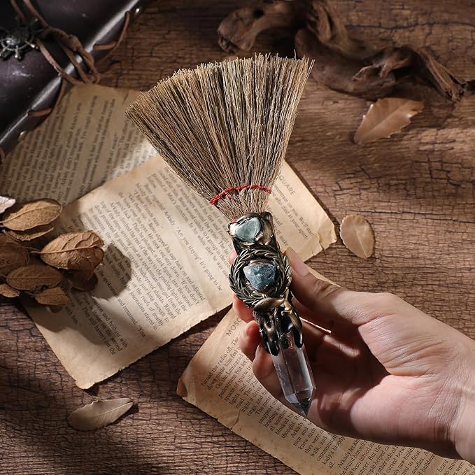 Witch Crystal Altar Broom - Natural Crystal Magic Broom for Wiccan Décor Halloween Costume Handmade 8 Inches Mini Witches Broomstick with White Crystal Stone for Cleansing Healing Feng Shui