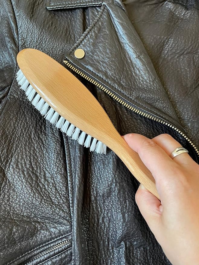 Geist. Clothes & Garment Brush | for Leather, Suede, Nubuck, Velvet, Cashmere, Alcantara and Other Fabrics | for Furniture, Clothing and Accessories