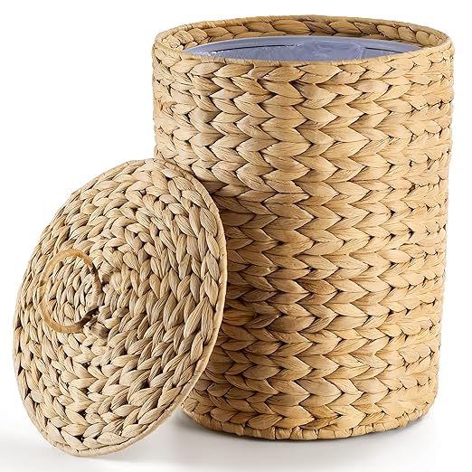 BLUEWEST 4.5 Gallons Wicker Trash Can with Lid, Handwoven Rattan Trash Can, Woven Decorative Wastebasket, Wicker Waste Basket with Removable Plastic Inner Bin for Bathroom, Bedroom, Office, or Kitchen